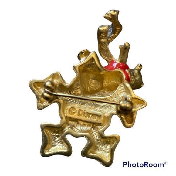 VINTAGE DISNEY GOLD WINNIE‎ THE POOH Snowflake With Winter Scarf Gold Pin - Picture 2 of 3